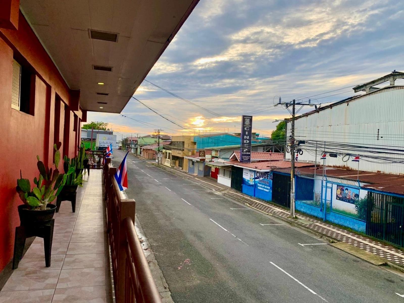 Hotel Costa Del Sol Puerto Limon Extérieur photo