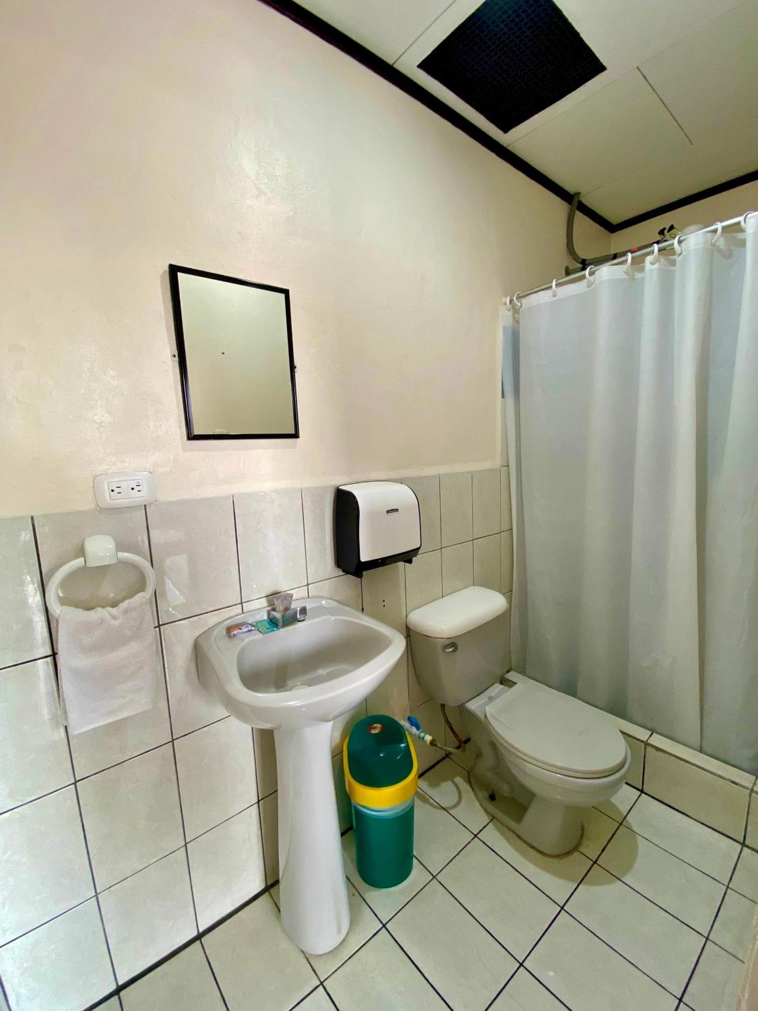Hotel Costa Del Sol Puerto Limon Extérieur photo